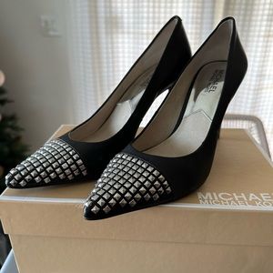 Michael Kors Aria pump size 8.5